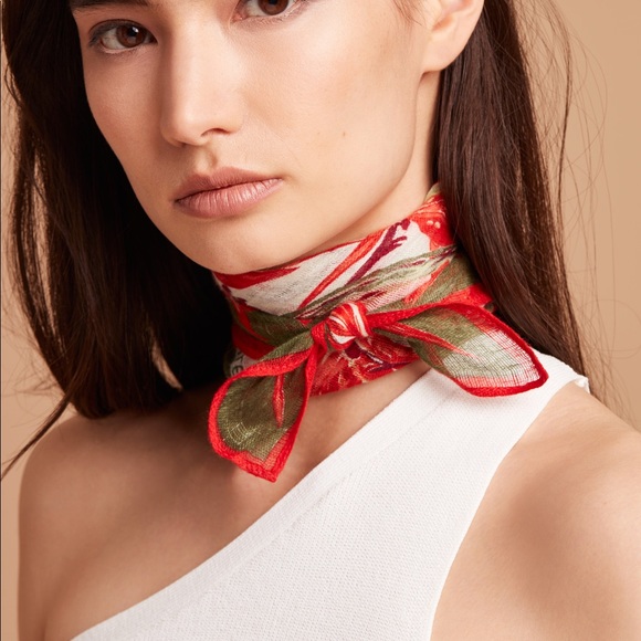 Aritzia Accessories - ARITZIA WILFRED | Bird Of Paradise Scarf Square